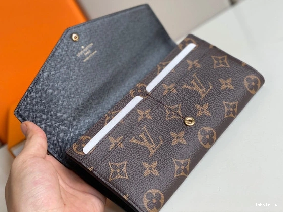 WIS VUITTON WALLET SARAH LOUIS 1122